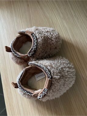 Ugg baby Tasman slipper
